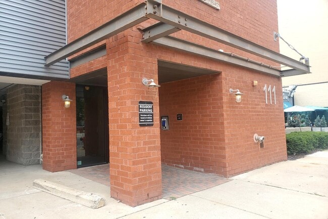 Building Photo - 111 N Main St