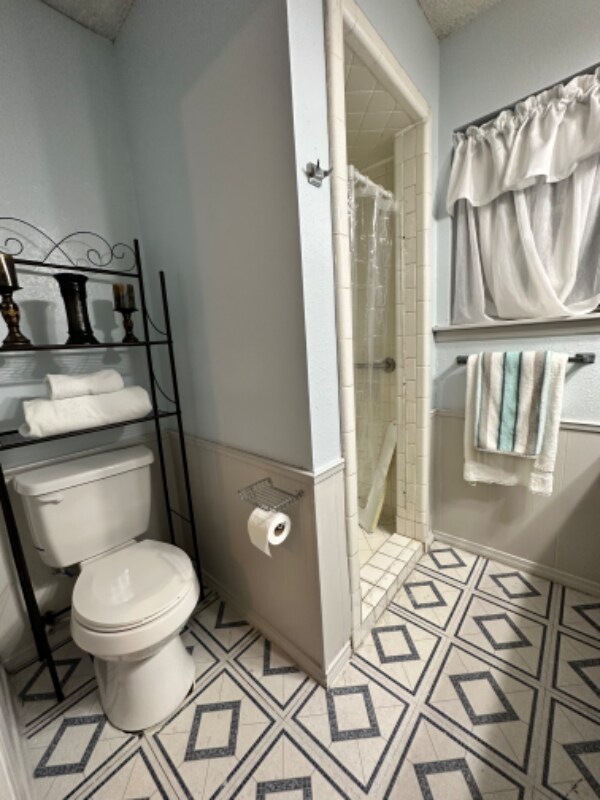 Building Photo - 7418 Meadow Cliff St