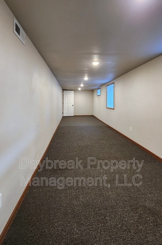Building Photo - 1005 12th St N