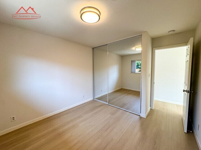 Building Photo - 1578 Albatross Dr
