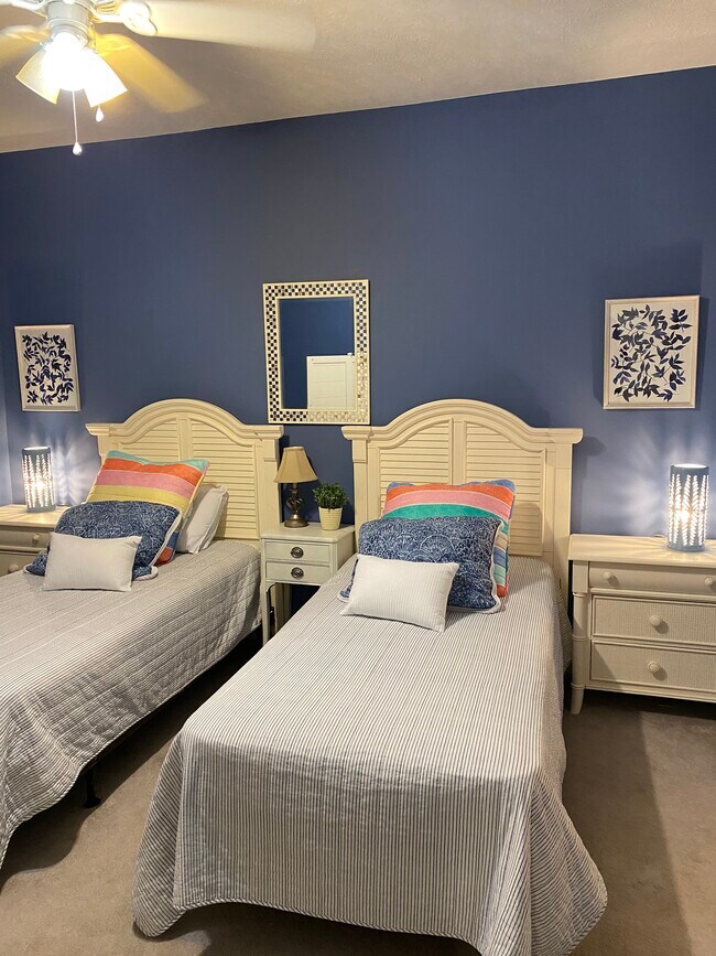 Building Photo - 601 Hillside Dr N