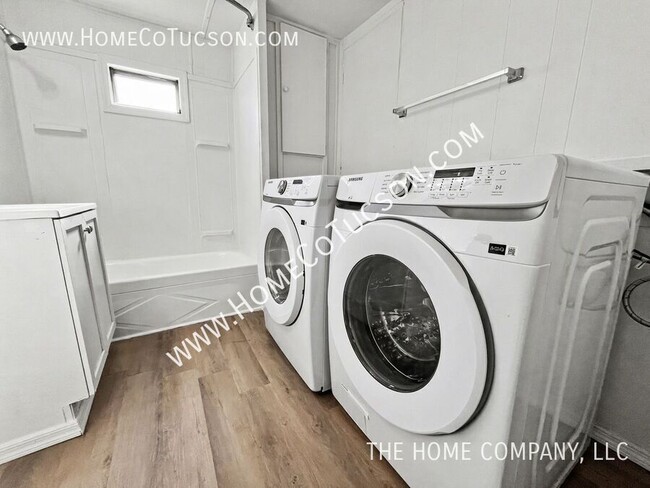 Building Photo - 1563 W Patton St