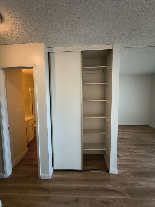 Building Photo - BEAUTIFUL STUDIO AVAILABLE AT WATERGATE COMMUNITY IN EMERYVILLE!!!