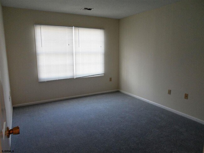 Building Photo - 12 Galleon Ct