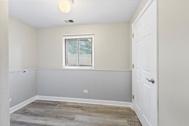 Building Photo - 33W067 Bonnie St