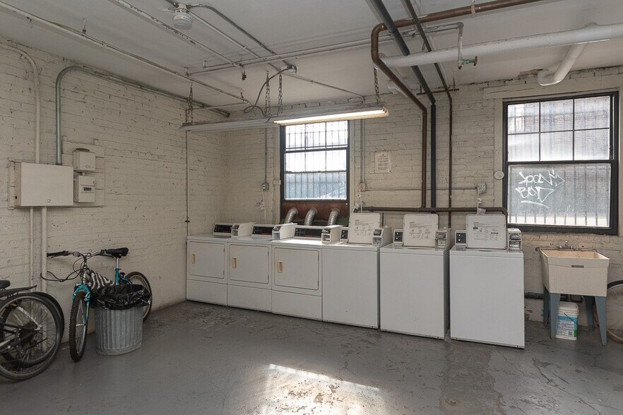 Building Photo - 4842 N Damen Ave