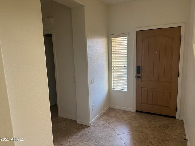 Building Photo - 3670 E Zachary Dr