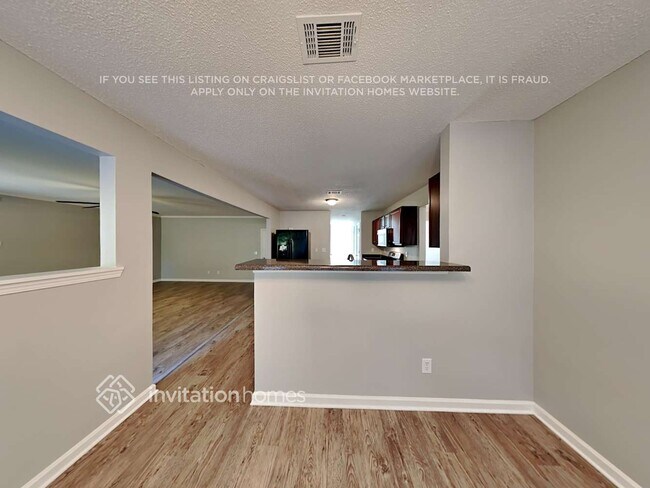 Building Photo - 6950 Foxmoor Way