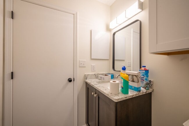 Building Photo - 2 Bed, 2 Bath Renovated Townhouse – Single-Level Living – $1,800/month