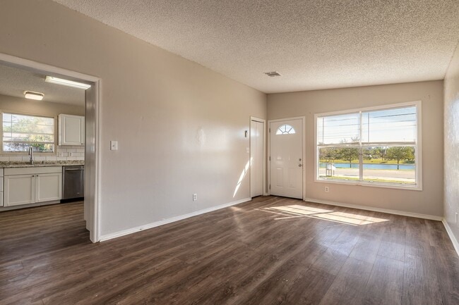 Building Photo - 608 Walker St