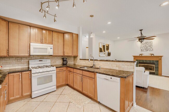 Building Photo - 1526 Almaden Ln