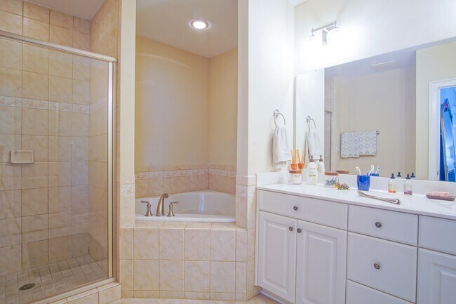 Building Photo - NEW LISTING!!!!!