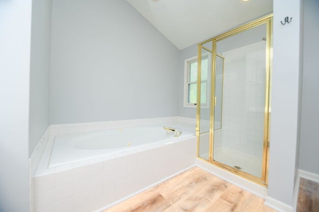 Building Photo - 5 bedroom / 2.5 bathroom Home for Rent in ...