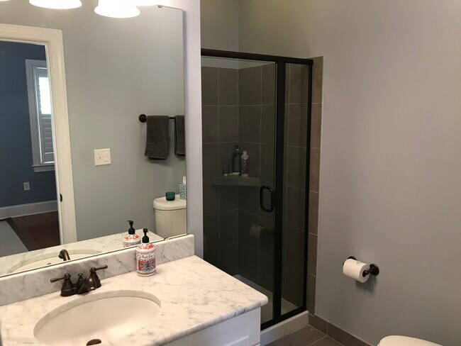 Building Photo - 100 N Laurel Ave