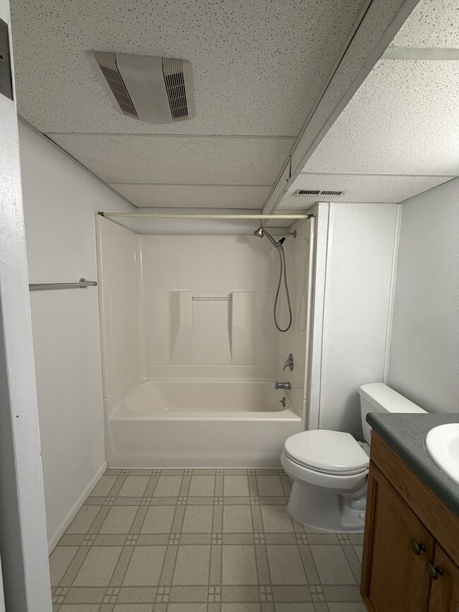 Building Photo - 2520 Lillis Ln