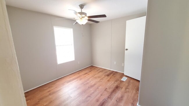 Building Photo - 4221 Holcomb Cir