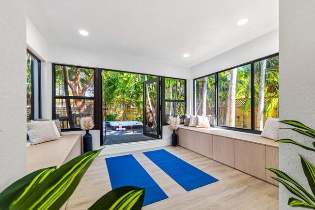 Building Photo - 751 NE 80th St