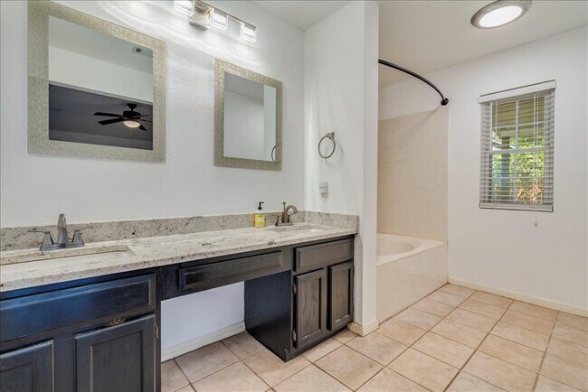 Building Photo - 3111 Festus Dr