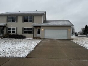 Building Photo - 728 S Main St