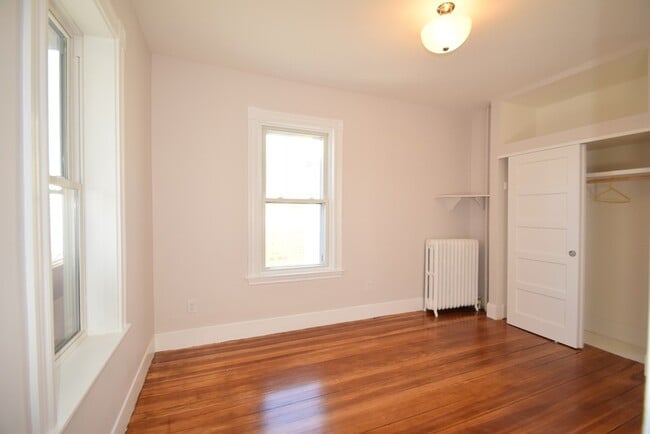 Building Photo - 755 Saratoga St