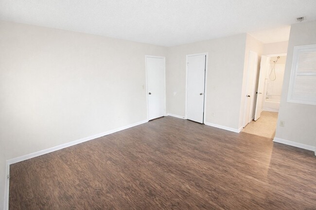 Building Photo - 2 Bedroom Ranch Home W/ Fenced In back yard