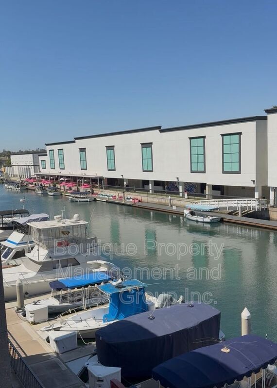 Building Photo - 7334 Marina Pacifica Dr N