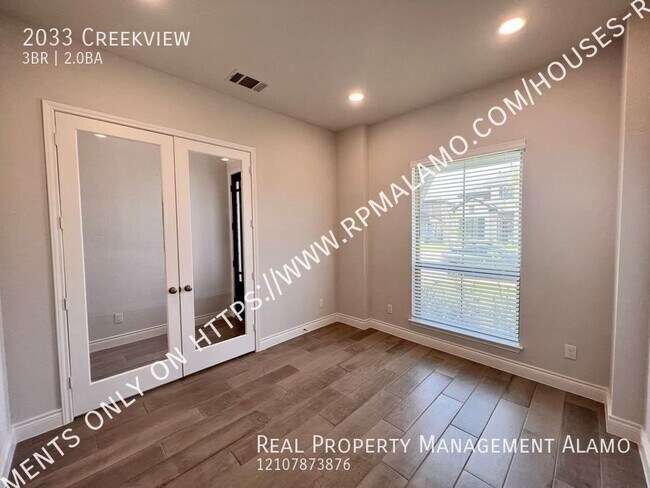 Building Photo - 2033 Creekview-