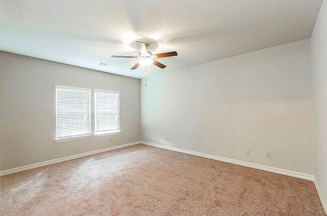 Building Photo - 64 Woodland Hills Dr