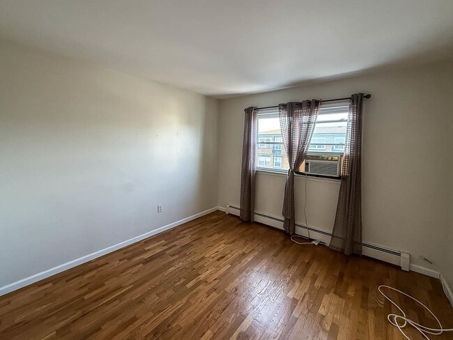 Building Photo - 513 AVENUE C