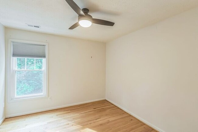 Building Photo - 41595 Coach Ct