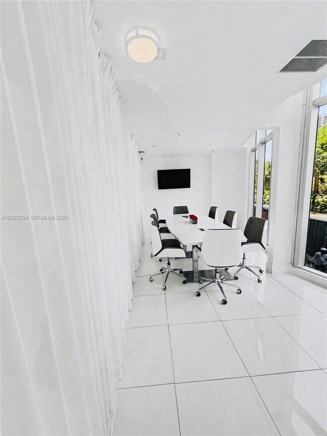 Building Photo - 475 Brickell Ave