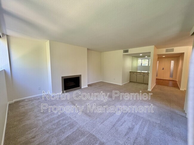 Building Photo - 2420 Torrey Pines Rd