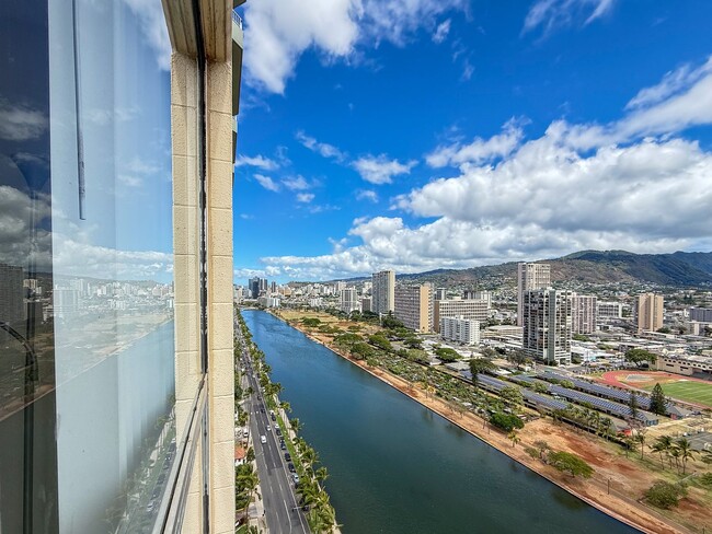 Building Photo - Beautiful High-Floor 1 Bedroom in Waikiki ...