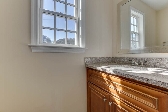 Building Photo - 2 Alden Ave