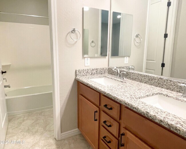 Building Photo - 21046 E Mayberry Rd