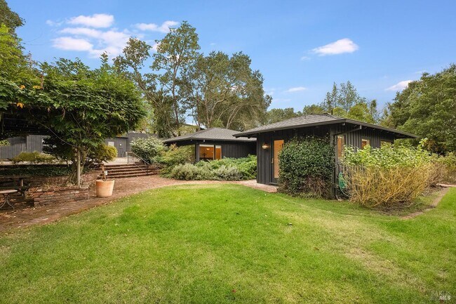 Building Photo - 1244 N Fitch Mountain Rd