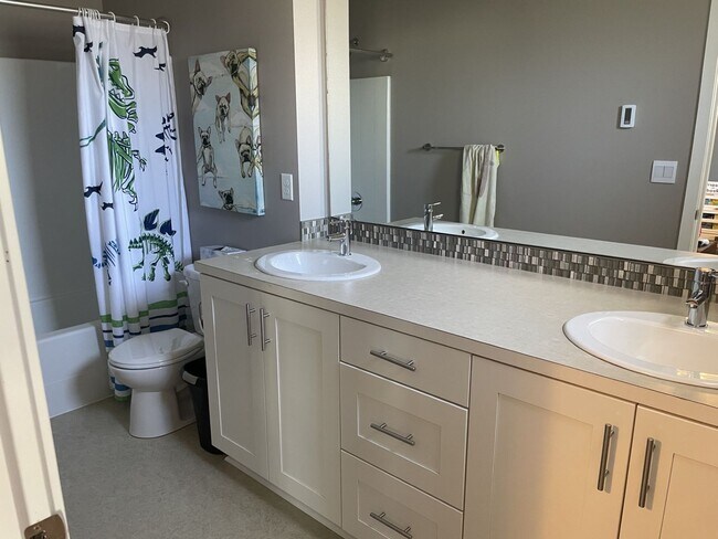 Building Photo - Beautiful Bothell Townhome