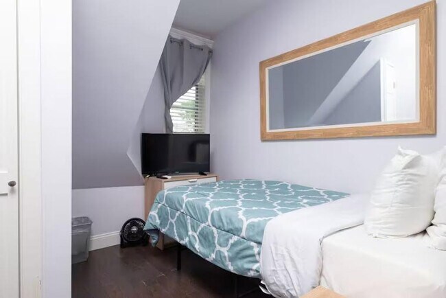 Building Photo - 810 Broadway-SI ID1511377P