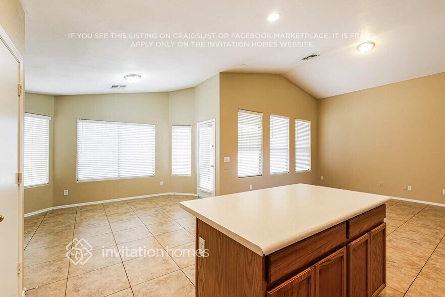Building Photo - 9129 W MacKenzie Dr