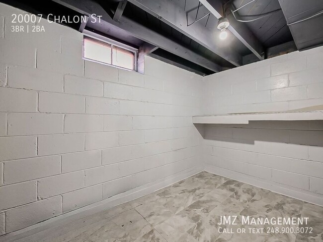 Building Photo - 20007 Chalon St