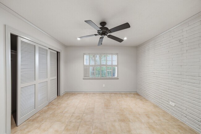 Building Photo - 2744 Briarhurst Dr