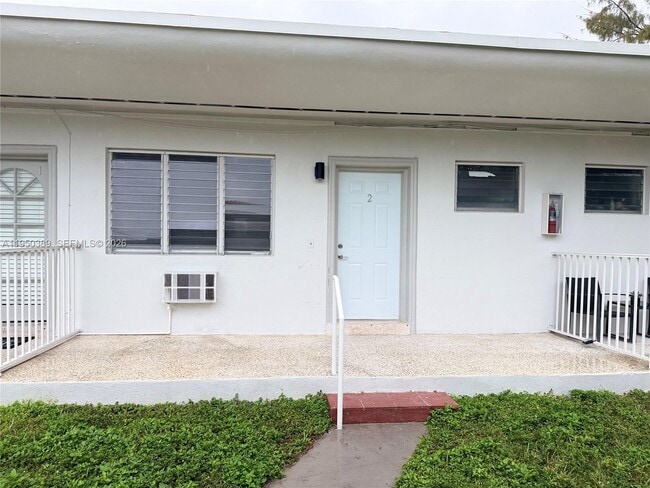 Building Photo - 145 S Shore Dr