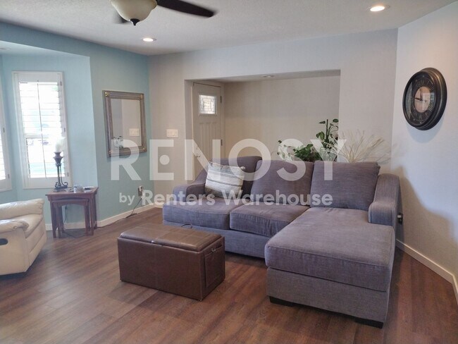Building Photo - 3 Bedroom + Den Home with Private Pool in Mesa!