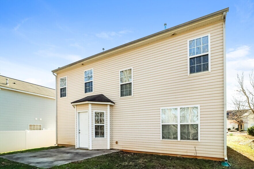 Building Photo - 5814 Twin Brook Dr