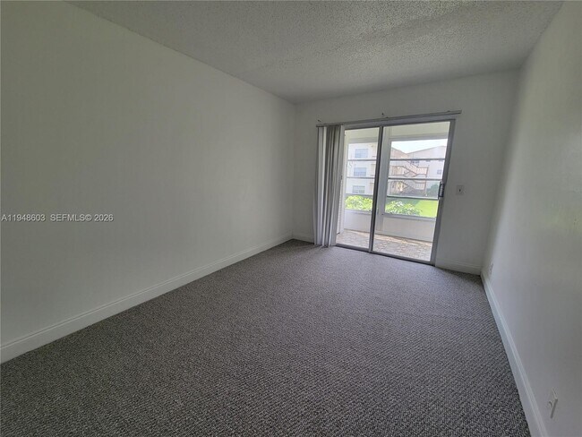 Building Photo - 196 Mansfield F