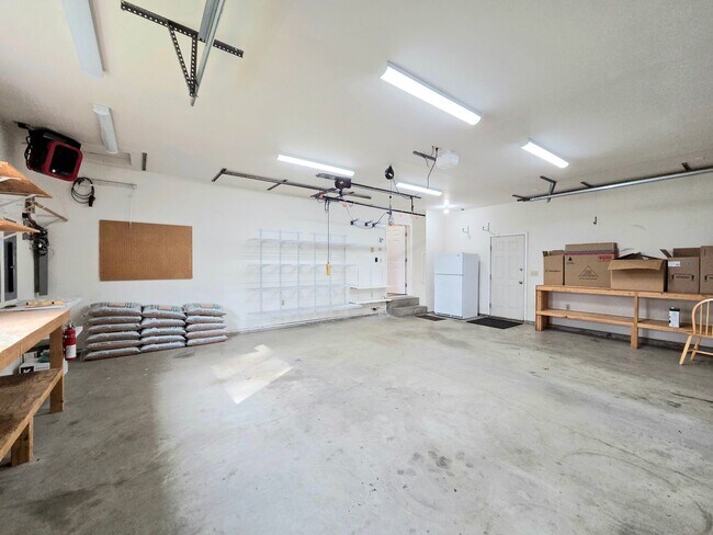 Building Photo - Grandiose Home on 1 Acre -- in East Wenatchee for Rent!! **5 Bed, 3 Bath**