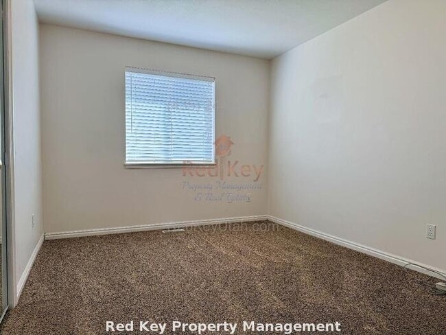 Building Photo - Breeze Cir Single Family Home