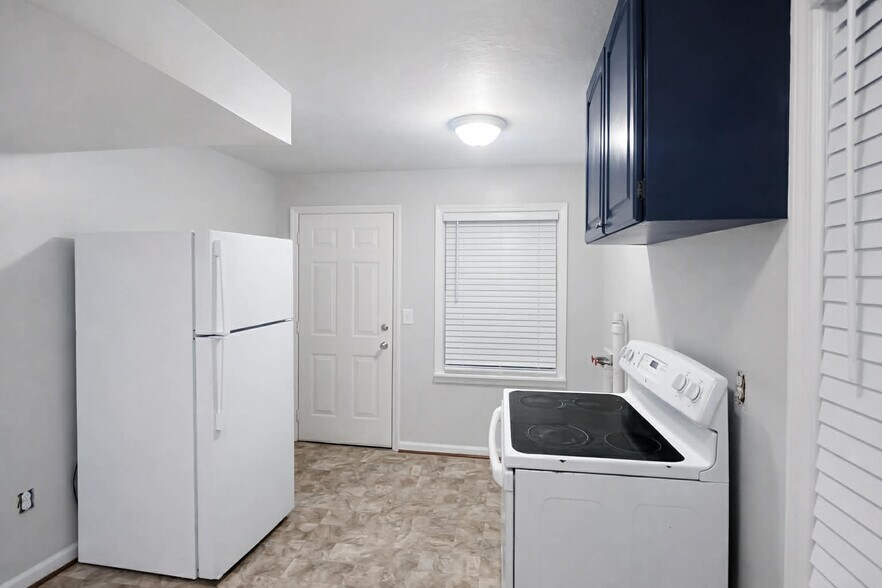 Building Photo - 8122 Rugby Ave