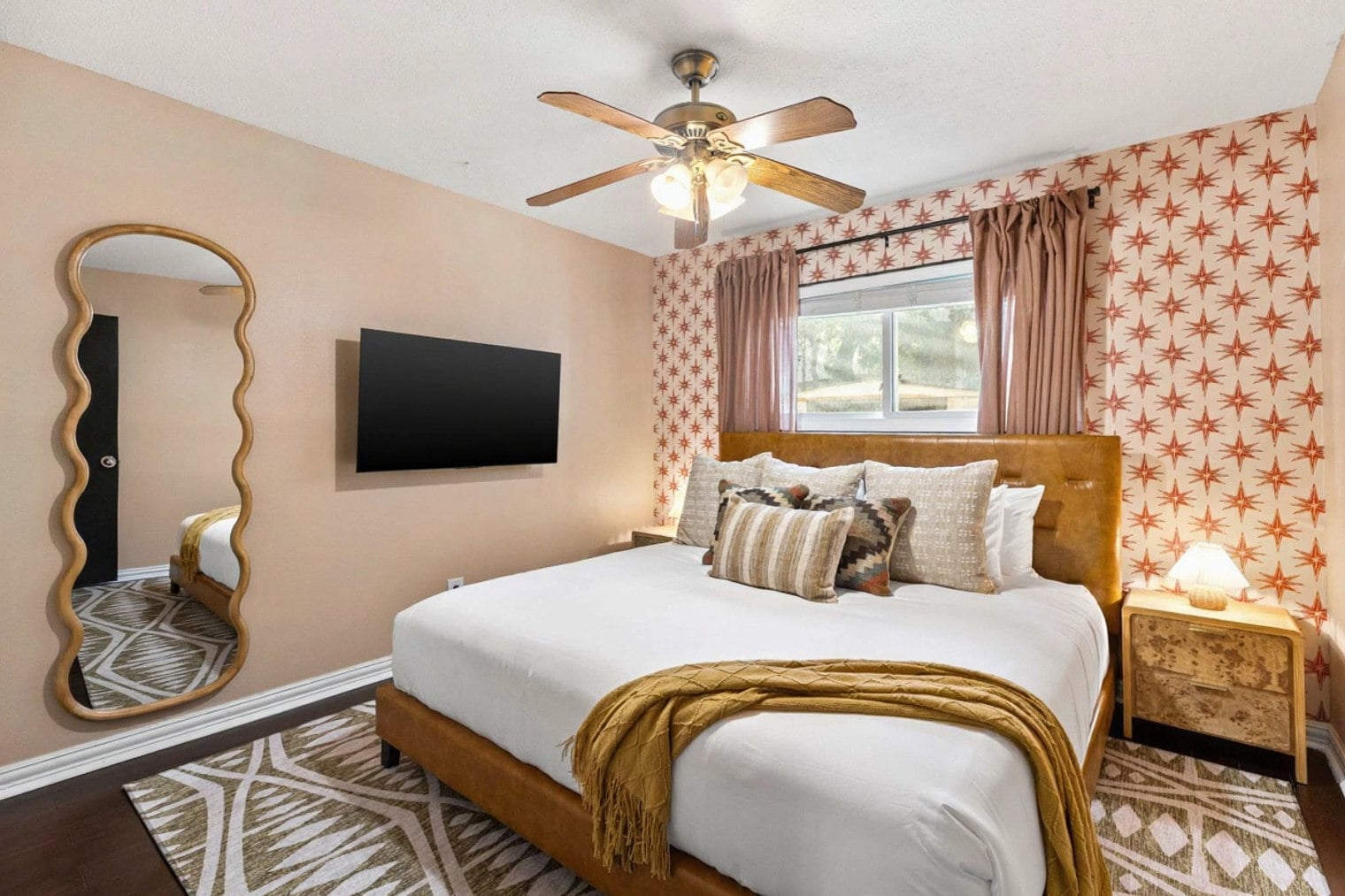 Building Photo - 326 Whisper Wood Ln