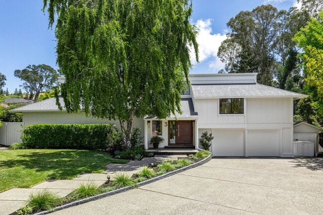 Building Photo - 4BR/2.5BA Stunning Spacious Tiburon Home! Pool! Pet Friendly!  PROGRESSIVE